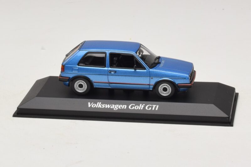 Volkswagen Golf GTI Mk2 Син Металик Maxichamps 1:43 940054120 Метал
