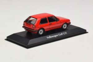 Volkswagen Golf GTI Mk2 Червен Maxichamps 1:43 940054121 Метал — снимка 2 от 5
