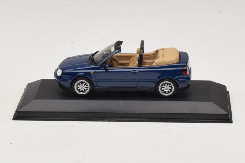 Volkswagen Golf Mk4 Кабриолет Син Дилърско Издание Minichamps 1:43 GOLF005 Метал