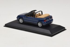 Volkswagen Golf Mk4 Кабриолет Син Дилърско Издание Minichamps 1:43 GOLF005 Метал — снимка 3 от 5