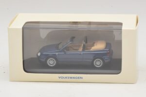 Volkswagen Golf Mk4 Кабриолет Син Дилърско Издание Minichamps 1:43 GOLF005 Метал — снимка 5 от 5