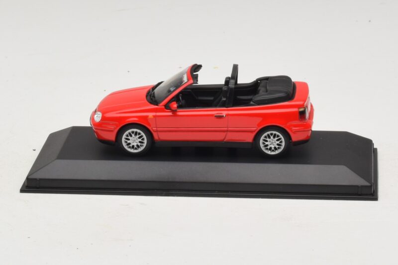 Volkswagen Golf Mk4 Кабриолет Червен Дилърско Издание Minichamps 1:43 GOLF006 Метал