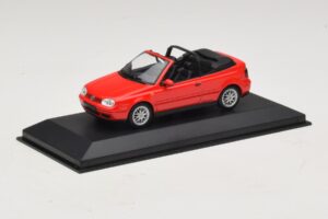 Volkswagen Golf Mk4 Кабриолет Червен Дилърско Издание Minichamps 1:43 GOLF006 Метал — снимка 2 от 5