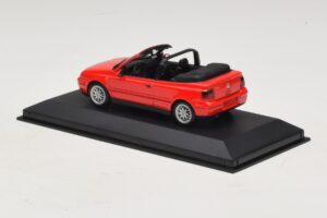 Volkswagen Golf Mk4 Кабриолет Червен Дилърско Издание Minichamps 1:43 GOLF006 Метал — снимка 3 от 5