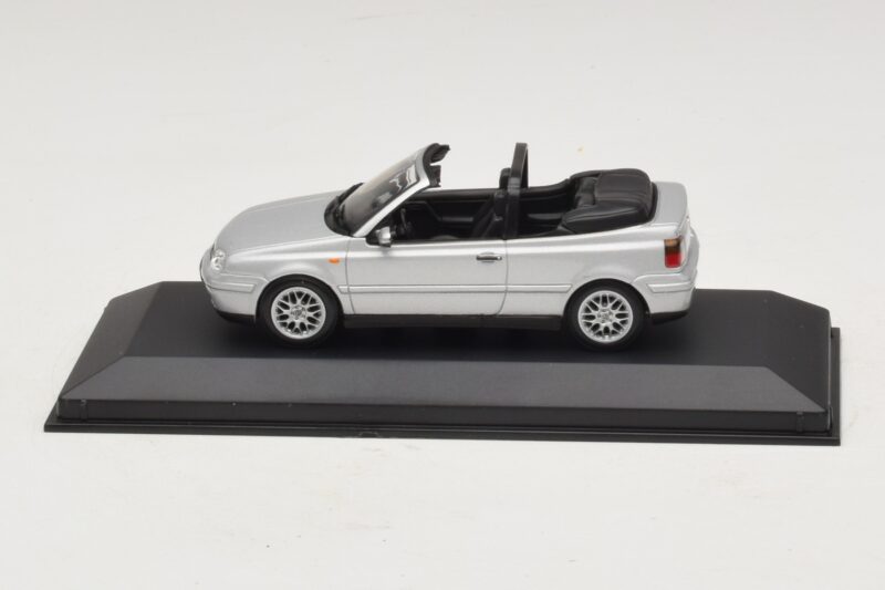Volkswagen Golf Mk4 Кабриолет Сребрист Дилърско Издание Minichamps 1:43 GOLF004 Метал
