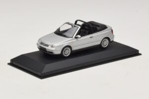 Volkswagen Golf Mk4 Кабриолет Сребрист Дилърско Издание Minichamps 1:43 GOLF004 Метал — снимка 2 от 5