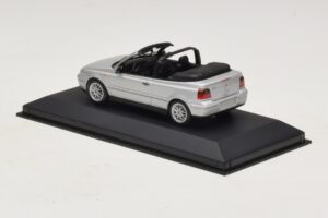 Volkswagen Golf Mk4 Кабриолет Сребрист Дилърско Издание Minichamps 1:43 GOLF004 Метал — снимка 3 от 5