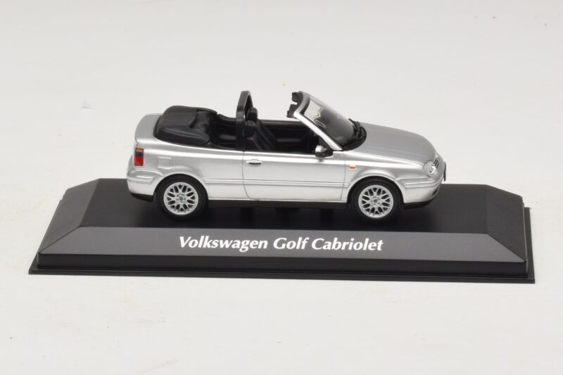 Volkswagen Golf Mk4 Кабриолет Сребрист Maxichamps 1:43 940058331 Метал
