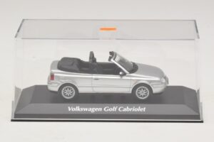 Volkswagen Golf Mk4 Кабриолет Сребрист Maxichamps 1:43 940058331 Метал — снимка 4 от 5