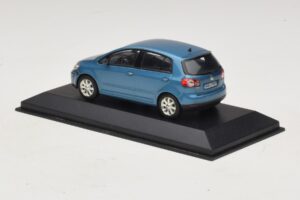 Volkswagen Golf Plus Mk5 Син Металик Заместваща Кутия Minichamps 1:43 GOLF02-R1 Метал — снимка 3 от 5
