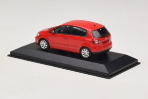 Volkswagen Golf Plus Mk5 Tornado Red Заместваща Кутия Minichamps 1:43 821911110-R1 Метал — снимка 3 от 5