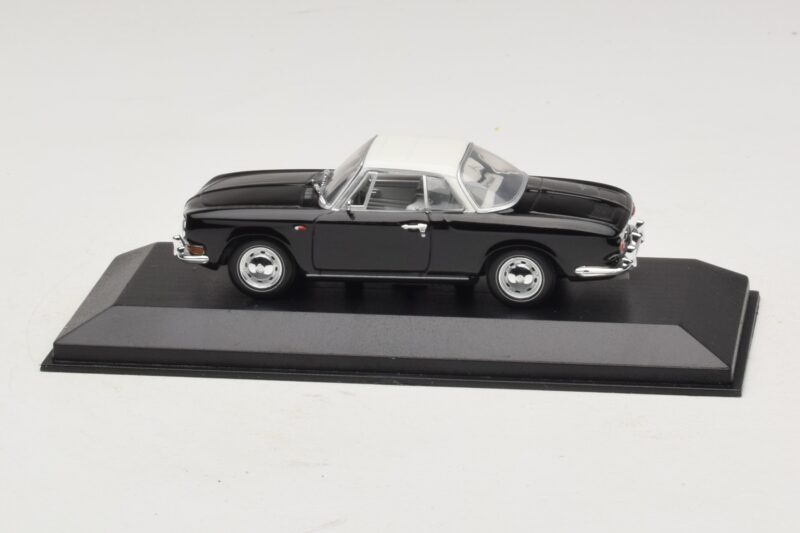 Volkswagen Karmann Ghia Черен с бял покрив Minichamps 1:43 430050224 Метал