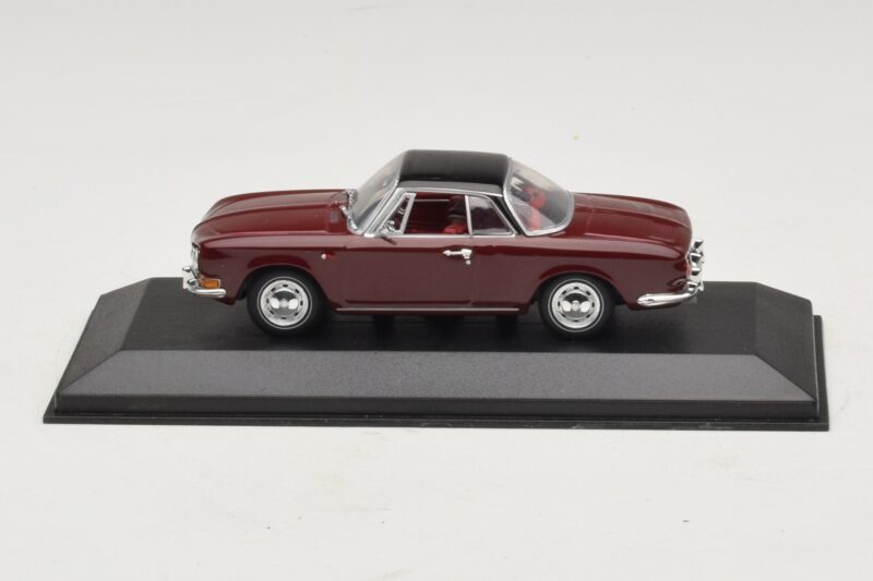 Volkswagen Karmann Ghia Червен С Черен Покрив Minichamps 1:43 GHIA002 Метал