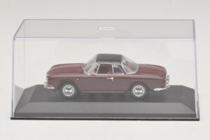 Volkswagen Karmann Ghia Червен С Черен Покрив Minichamps 1:43 GHIA002 Метал — снимка 4 от 5