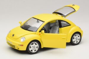 Volkswagen New Beetle A4 Жълт Bburago 1:18 3302 Метал — снимка 2 от 8