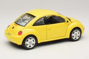 Volkswagen New Beetle A4 Жълт Bburago 1:18 3302 Метал — снимка 3 от 8