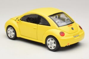 Volkswagen New Beetle A4 Жълт Bburago 1:18 3302 Метал — снимка 7 от 8