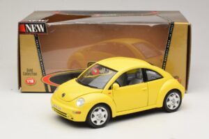 Volkswagen New Beetle A4 Жълт Bburago 1:18 3302 Метал — снимка 8 от 8