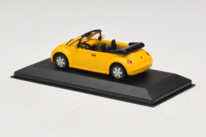 Volkswagen New Beetle Кабриолет Жълт Minichamps 1:43 BEETLE002 Метал — снимка 3 от 5