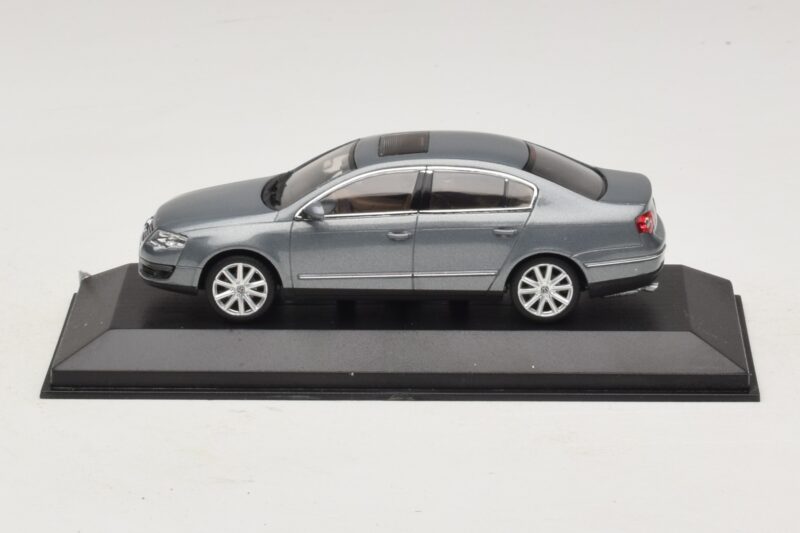 Volkswagen Passat B6 Сив Металик Minichamps 1:43 Volkswagen Passat B6 Сив Металик Minichamps 1:43 PASSAT006 Метал