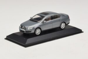 Volkswagen Passat B6 Сив Металик Minichamps 1:43 PASSAT006 Метал — снимка 2 от 5
