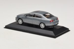 Volkswagen Passat B6 Сив Металик Minichamps 1:43 PASSAT006 Метал — снимка 3 от 5