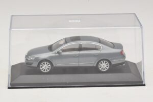Volkswagen Passat B6 Сив Металик Minichamps 1:43 PASSAT006 Метал — снимка 4 от 5
