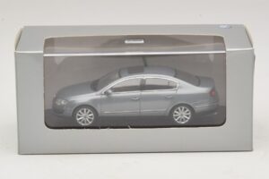 Volkswagen Passat B6 Сив Металик Minichamps 1:43 PASSAT006 Метал — снимка 5 от 5