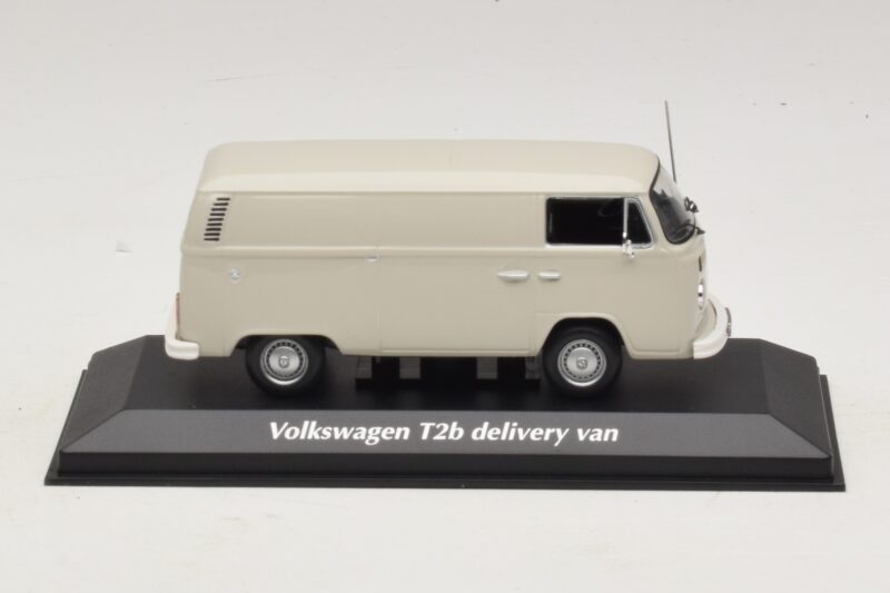 Volkswagen T2b Доставчески Бус Сив Maxichamps 1:43 940053060 Метал