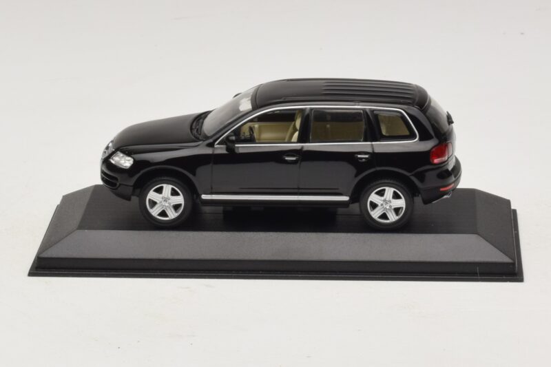 Volkswagen Touareg 7L Черен Minichamps 1:43 TOUAREG002 Метал