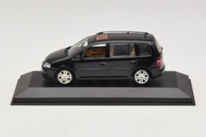 Volkswagen Touran 1T Черен Minichamps 1:43 TOURAN005 Метал