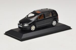 Volkswagen Touran 1T Черен Minichamps 1:43 TOURAN005 Метал — снимка 2 от 5