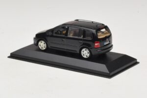 Volkswagen Touran 1T Черен Minichamps 1:43 TOURAN005 Метал — снимка 3 от 5