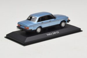 Volvo 240 GL Blue Metallic Maxichamps 1:43 940171400 Diecast — снимка 2 от 5