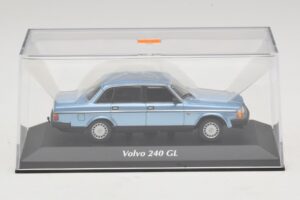 Volvo 240 GL Blue Metallic Maxichamps 1:43 940171400 Diecast — снимка 4 от 5