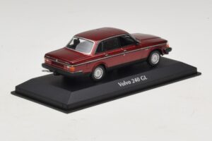Volvo 240 GL Dark Red Metallic Maxichamps 1:43 940171401 Diecast — снимка 2 от 5