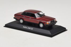 Volvo 240 GL Dark Red Metallic Maxichamps 1:43 940171401 Diecast — снимка 3 от 5