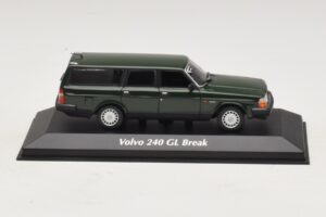 Volvo 240 GL Комби Тъмнозелен Maxichamps 1:43 940171411 Метал