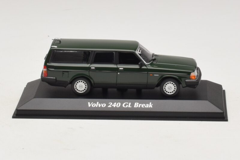 Volvo 240 GL Комби Тъмнозелен Maxichamps 1:43 940171411 Метал