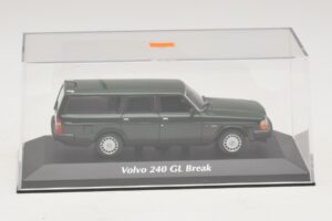 Volvo 240 GL Комби Тъмнозелен Maxichamps 1:43 940171411 Метал — снимка 4 от 5