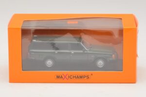 Volvo 240 GL Комби Тъмнозелен Maxichamps 1:43 940171411 Метал — снимка 5 от 5