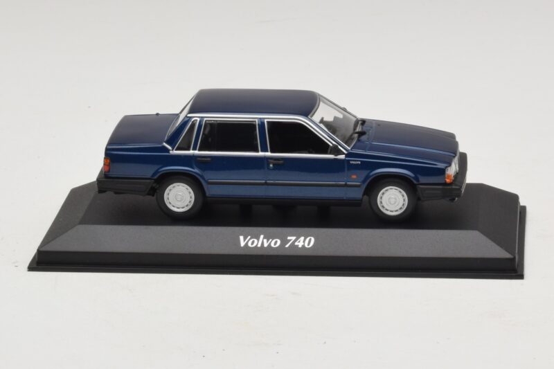 Volvo 740 Dark Blue Metallic Maxichamps 1:43 940171701 Метал