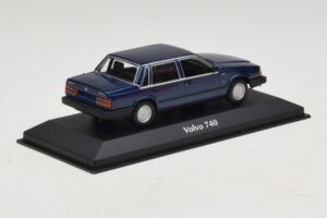 Volvo 740 Dark Blue Metallic Maxichamps 1:43 940171701 Метал — снимка 2 от 5