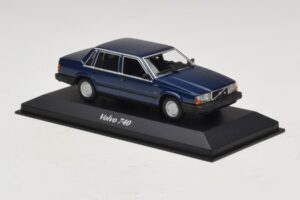 Volvo 740 Dark Blue Metallic Maxichamps 1:43 940171701 Метал — снимка 3 от 5