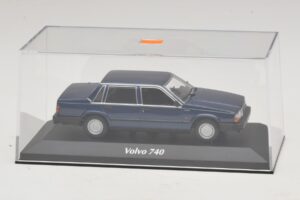 Volvo 740 Dark Blue Metallic Maxichamps 1:43 940171701 Метал — снимка 4 от 5