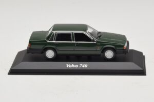 Volvo 740 Тъмнозелен Maxichamps 1:43 940171700 Diecast